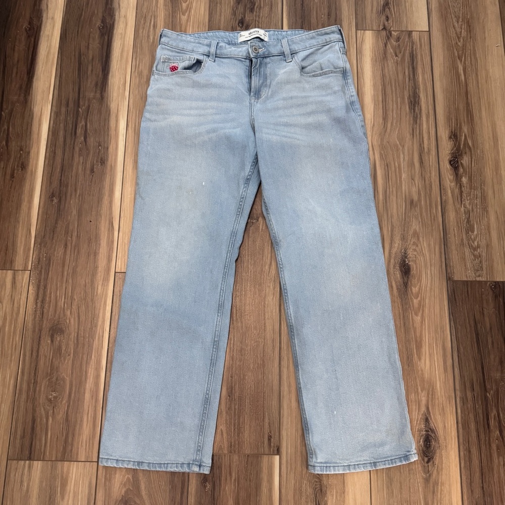 Hollister Y2K Low Rise Straight Leg Jeans w/ Strawberry Embroidery W31